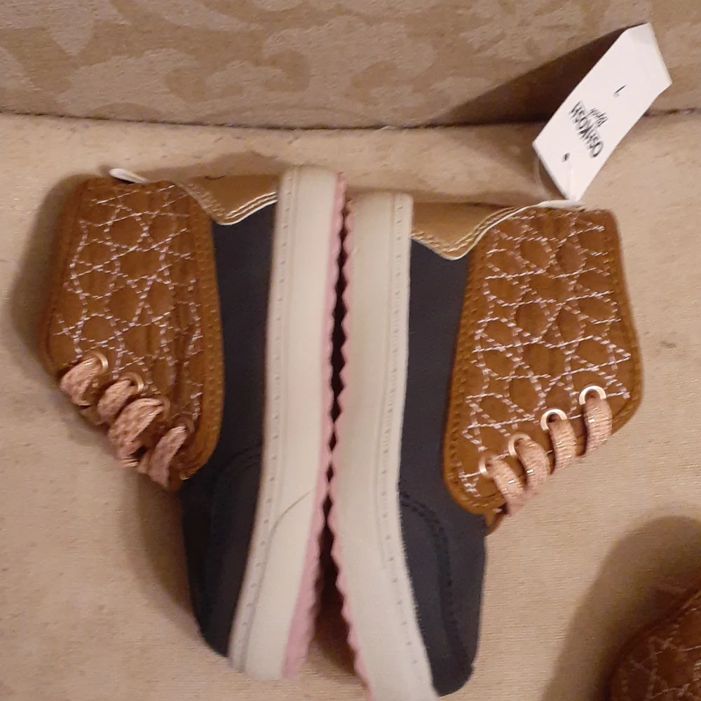 OSHKOSH B'GOSH SHOES NWT 7 or 8